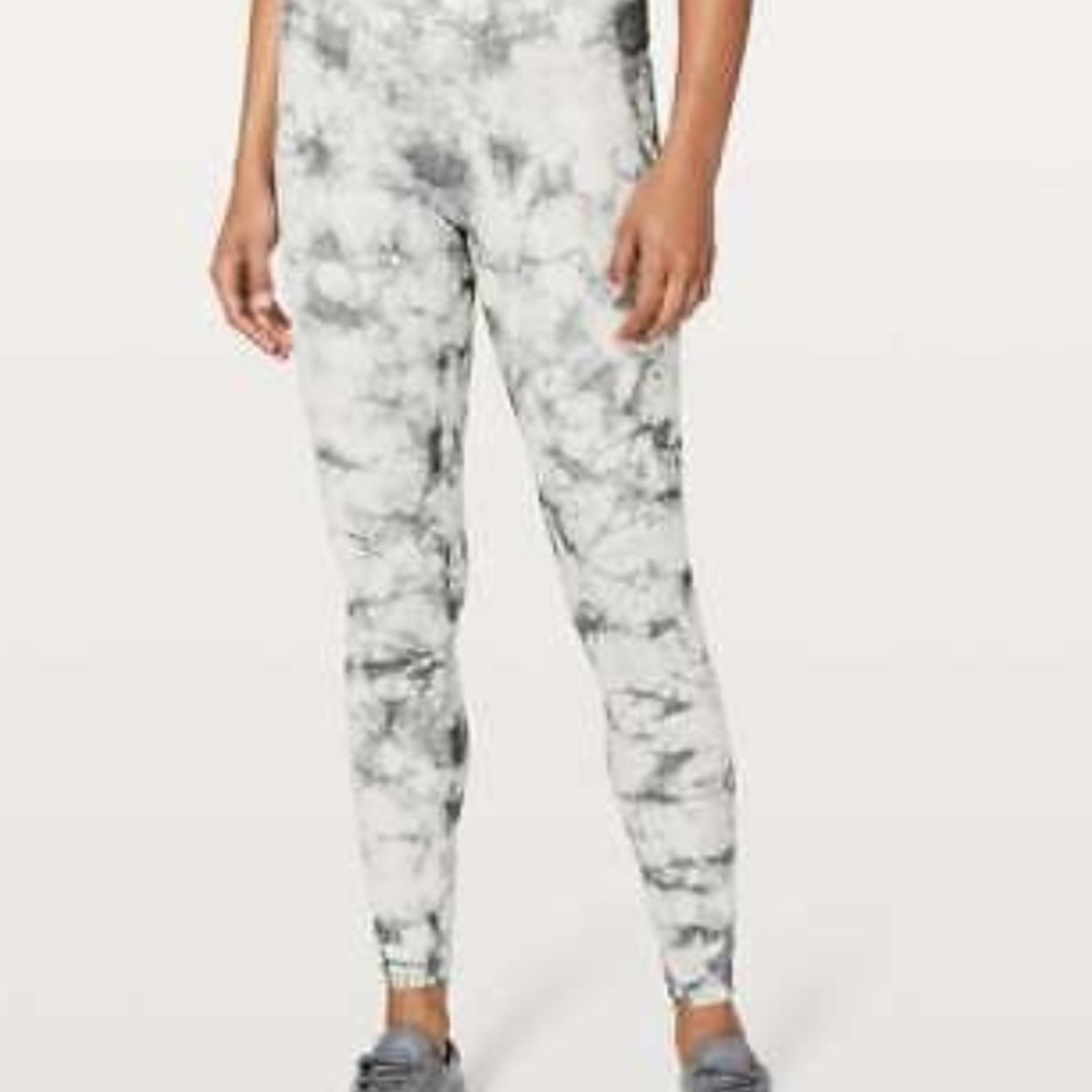 Lululemon Wunder Under Hi-Rise Tight *Shibori 28"
Dual Shibori Antique White